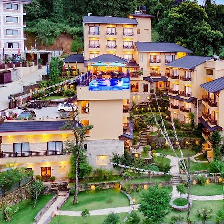 Bar Peepal Resort Pokhara Exteriör bild The Glades Resort and Villas