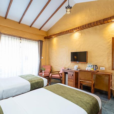 Bar Peepal Resort Pokhara Exteriör bild Deluxe Room