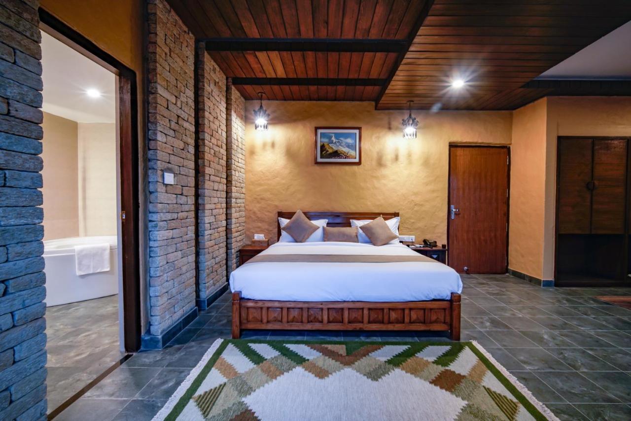 Bar Peepal Resort Pokhara Exteriör bild Deluxe Suite