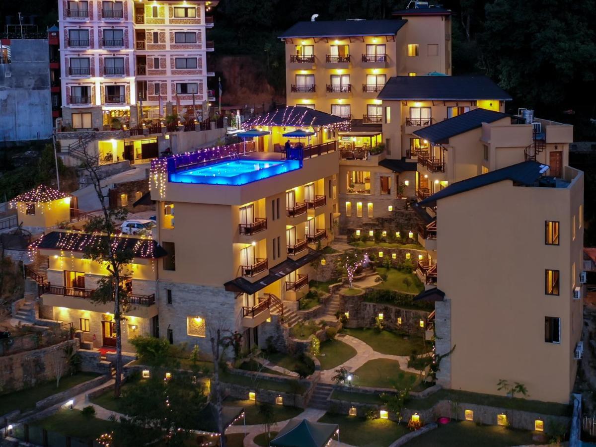 Bar Peepal Resort Pokhara Exteriör bild The hotel at night