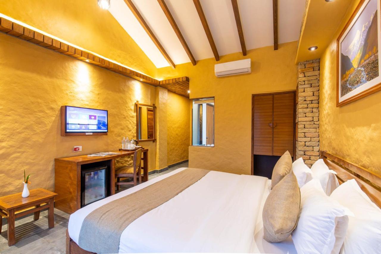 Bar Peepal Resort Pokhara Exteriör bild Deluxe Room