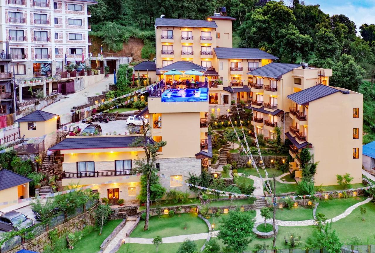 Bar Peepal Resort Pokhara Exteriör bild The Glades Resort and Villas