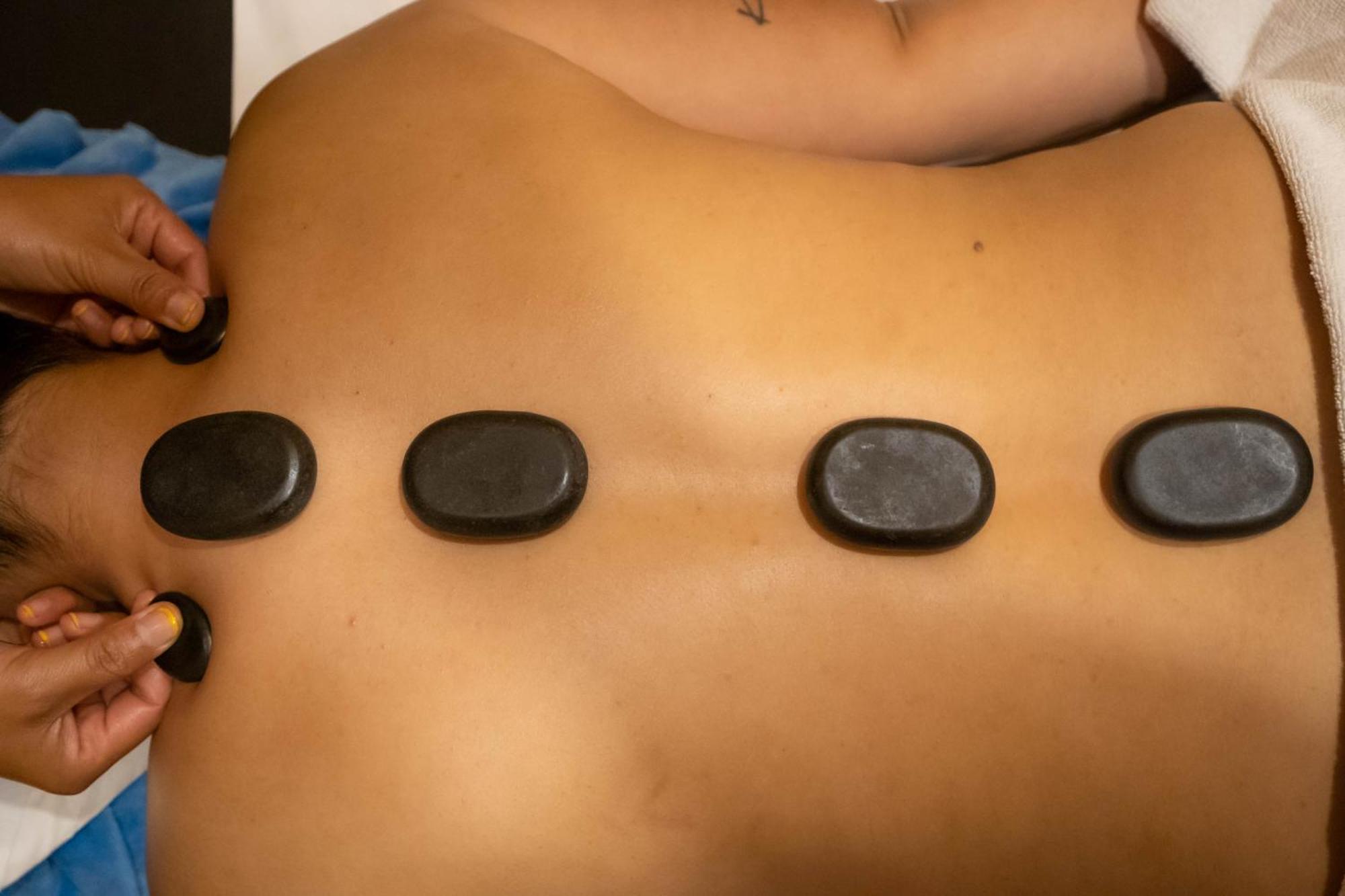 Bar Peepal Resort Pokhara Exteriör bild Hot stone massage