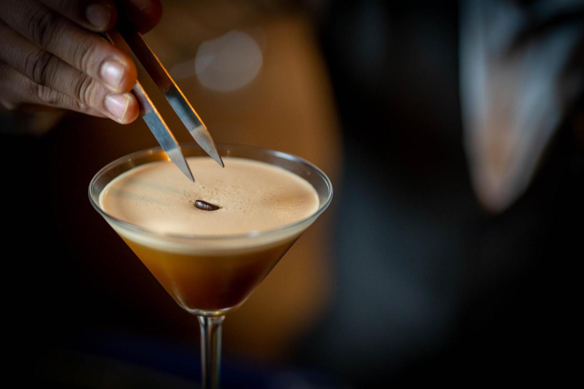 Bar Peepal Resort Pokhara Exteriör bild A chocolate martini