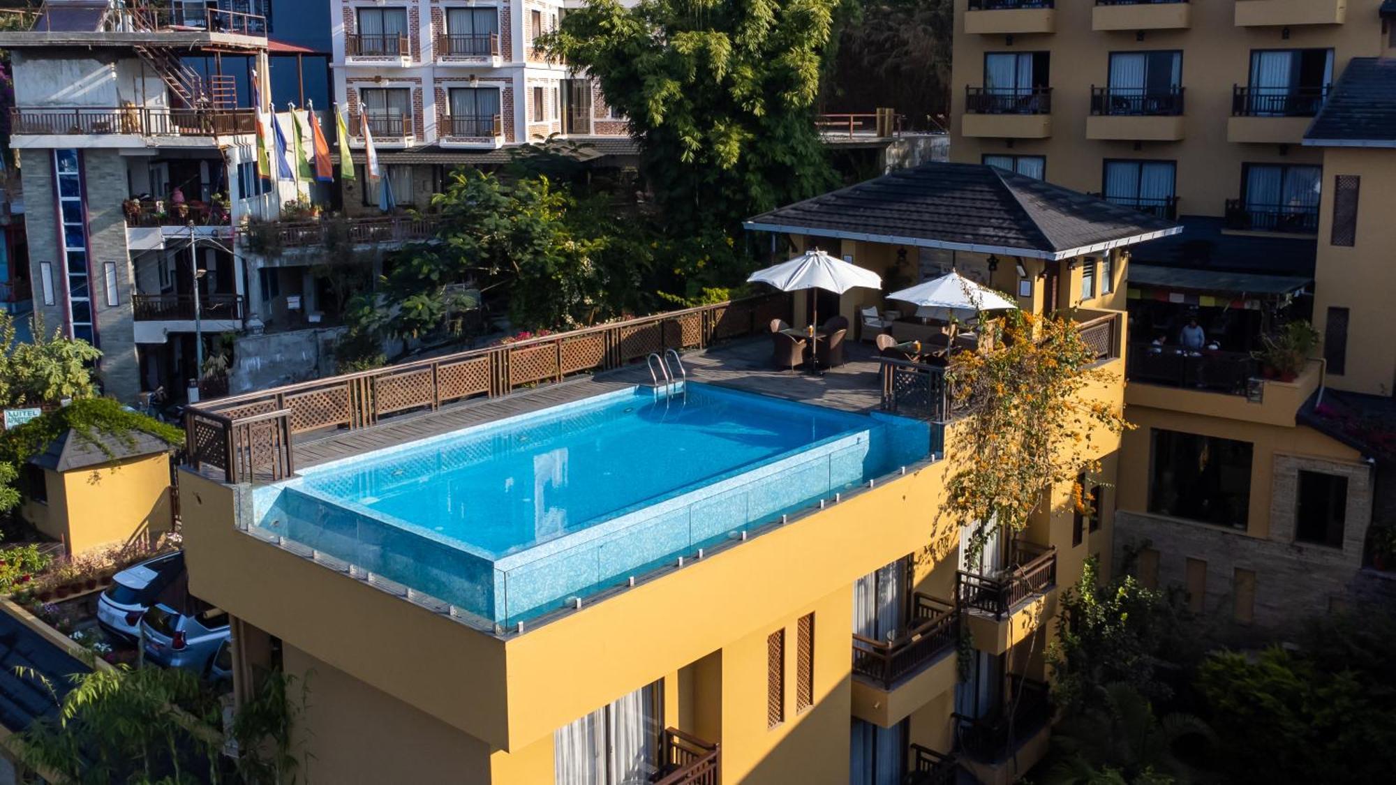 Bar Peepal Resort Pokhara Exteriör bild Rooftop pool at the Hotel