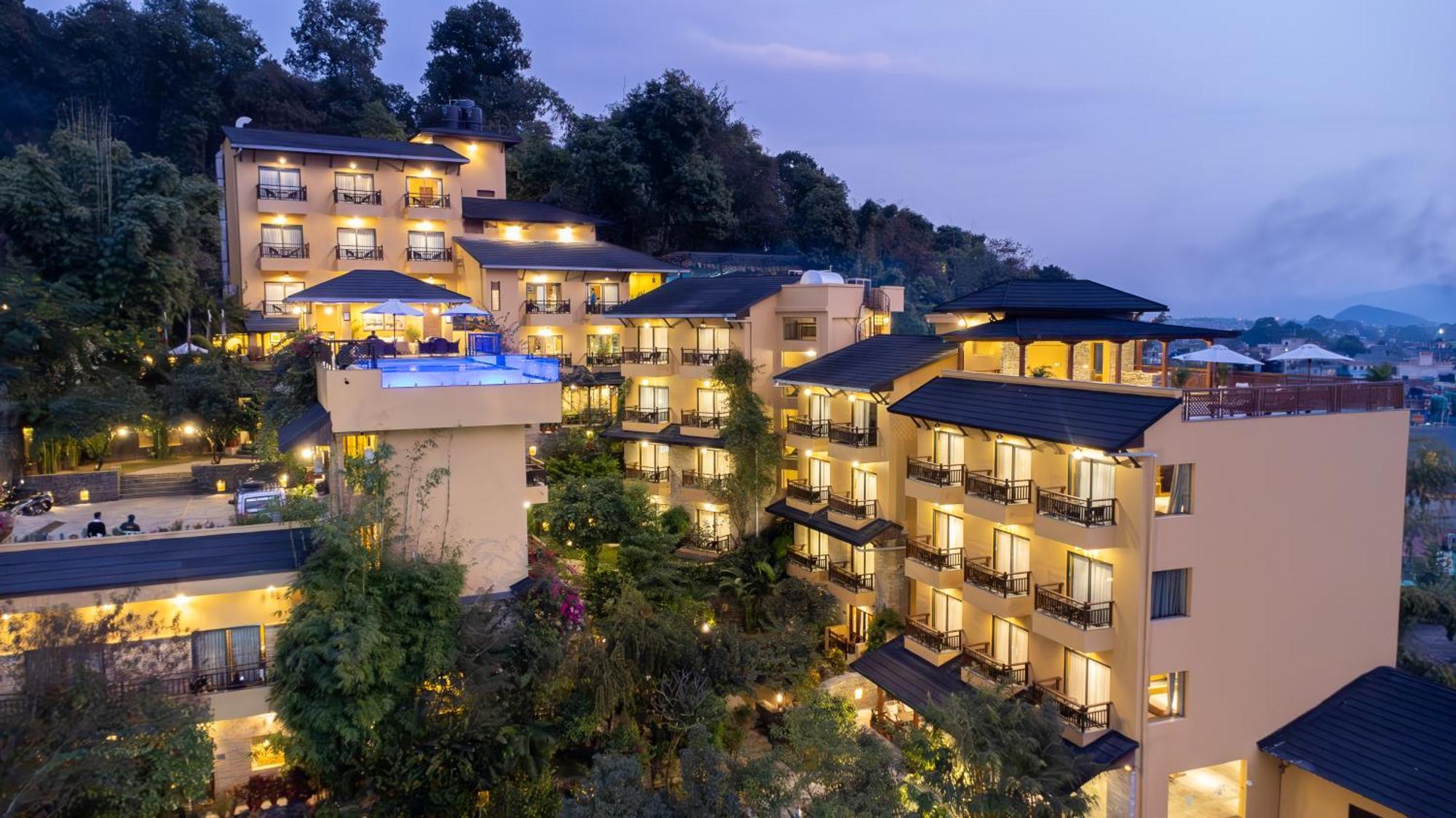 Bar Peepal Resort Pokhara Exteriör bild The Royal