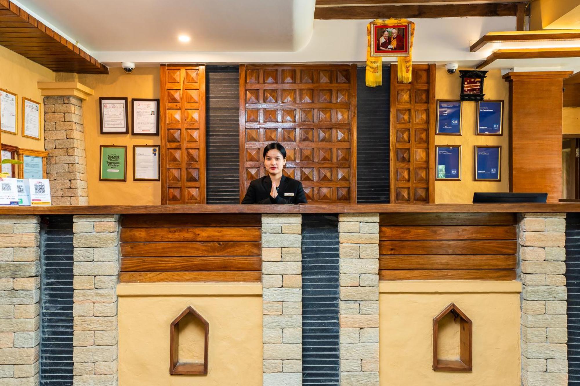 Bar Peepal Resort Pokhara Exteriör bild Reception at the hotel